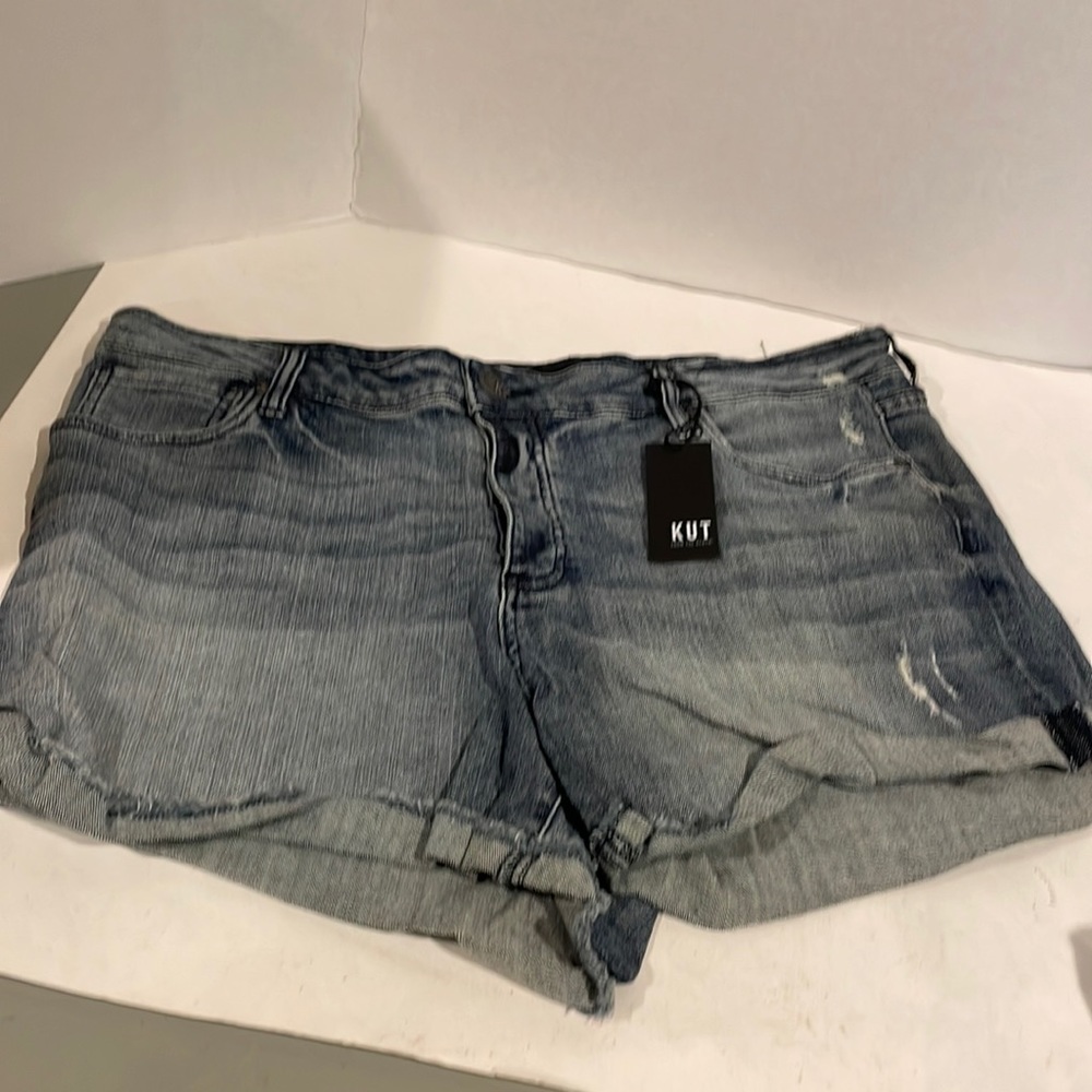 NEW Kut from the Kloth Madeline Boyfriend Short Size 18 Buttonfly